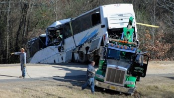 1 child dead, 45 people hurt in Arkansas charter bus crash