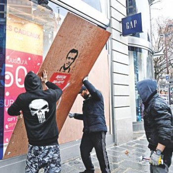 From shopping to tourism, French protests hit economy