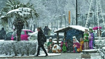 3 die during cold snap in Greece