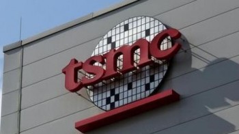TSMC offers gloomy revenue forecast, slams chipmaker shares