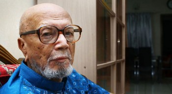 Poet Al Mahmud hospitalised