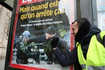 French 'yellow vest' boxer on trial for assaulting police