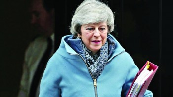 'May's deal or long Brexit delay'