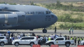 US planes arrive with Venezuelan aid