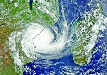 Cyclone Idai: Mozambique city of Beira hit by storm