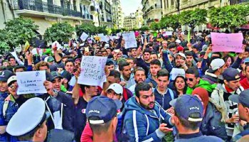 Thousands rally in Algiers