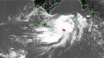 Cyclone ‘Fani’: Danger signal 7 issued at Mongla, Payra ports