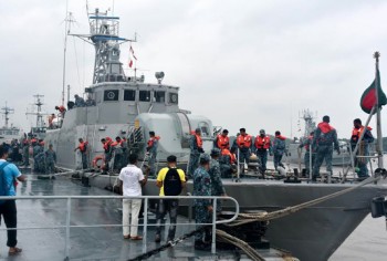 Navy distributes relief, medicine in Fani affected areas