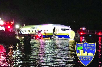 Boeing 737 goes into Florida river with 136 on board, no fatalities