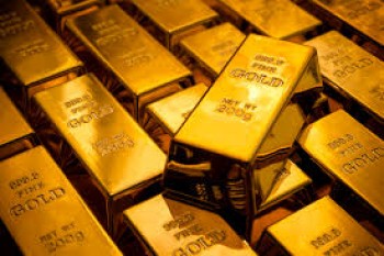 Gold bars in charge light; Chinese national held