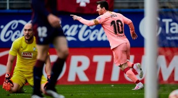 Messi scores twice but Barcelona held