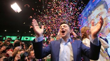 Ukraine to inaugurate comedian Zelensky as president