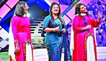 Momtaz performs with her daughters at Eid Ananda Mela