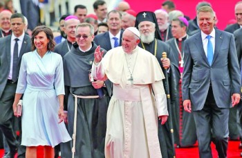 Pope visits Romania 20 years after  John Paul's historic trip