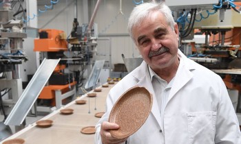 You can have your plate and eat it too — Polish inventor manufactures edible tableware