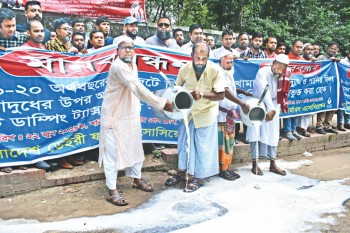 Farmers pour milk onto streets protesting ‘low tariff’ on imports