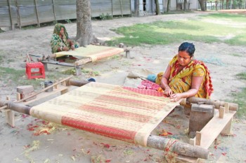 Sari weavers face bleak future