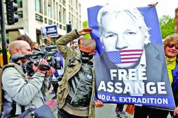 Sweden analyzing Assange evidence
