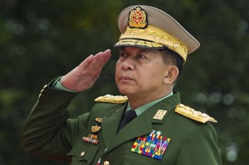 US bans Myanmar army chief over Rohingya 'ethnic cleansing'