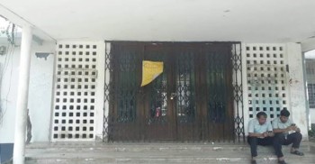 DU students continue class boycott locking buildings