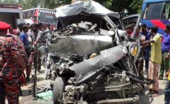 2 killed in Gaibandha bus-microbus collision