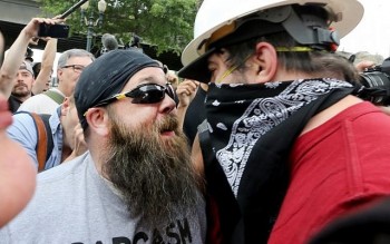 Rival groups face off in US city of Portland