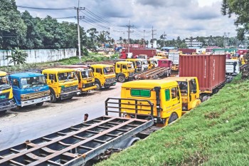 Strike halts container movement at Ctg port