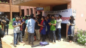 JU students besiege admin buildings, VC's office