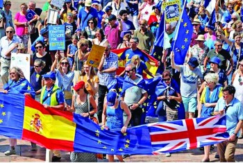 Dozens of Britons march in Spain ahead of Brexit