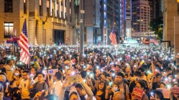 US lawmakers back bill to support HK protesters