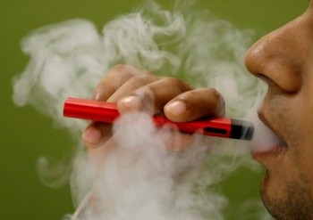 Amid vaping crisis, U.S. to issue new advice for doctors focused on lung infections