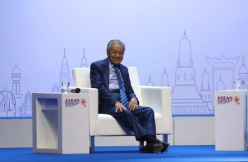ASEAN meeting grapples with trade war, territorial disputes