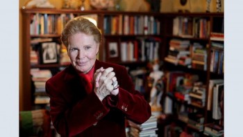 Flamboyant Puerto Rican astrologer Walter Mercado dies at 88