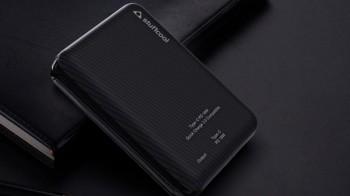 This fast charging 10,000 mAh power bank by Stuffcool is as tall as a credit card