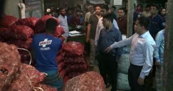42 sacks of onion seized in Laxmipur