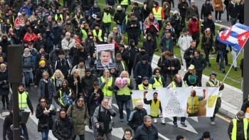 Violence flares as yellow vests mark one year
