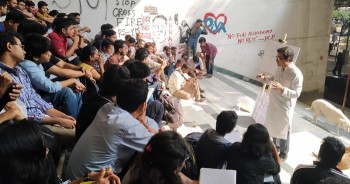 Students throng to ousted DU teacher’s ‘class in corridor’