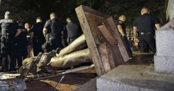 Students back in court over Confederate statue case