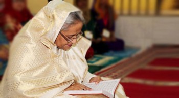 PM recites Quran at her father’s grave