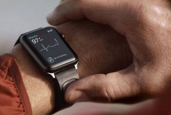 Smartwatch band may help spot heart problems, but doctors still required
