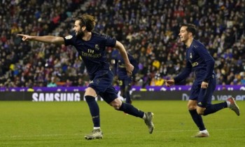 Real Madrid go top with gritty win over Valladolid