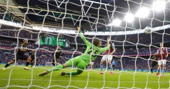 Man City beats Aston Villa 2-1, wins 3rd straight League Cup