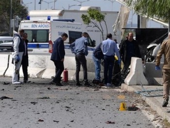 Suicide attackers strike outdoors US embassy in Tunis
