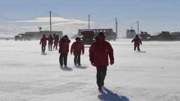 Australian medical mercy dash for American in Antarctica