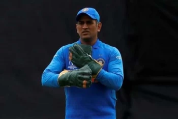 Curran ‘can’t wait’ to play under Dhoni amid virus threat