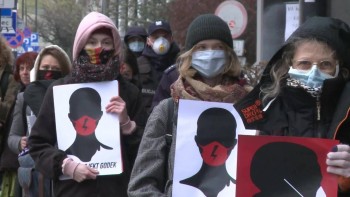 Protests against Polish abortion ban defy lockdown