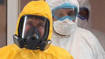 Putin admits PPE shortage as lockdown extended