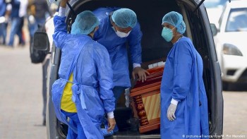 Global coronavirus death toll nears 300,000
