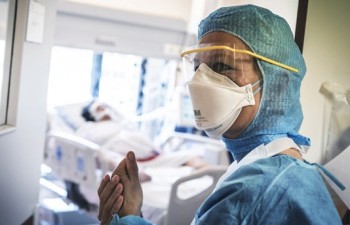 France virus intenstive care patients drop below 2,000