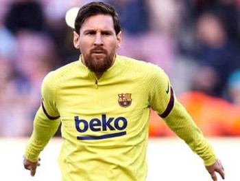 Messi returns to Barcelona training, Suarez fit again